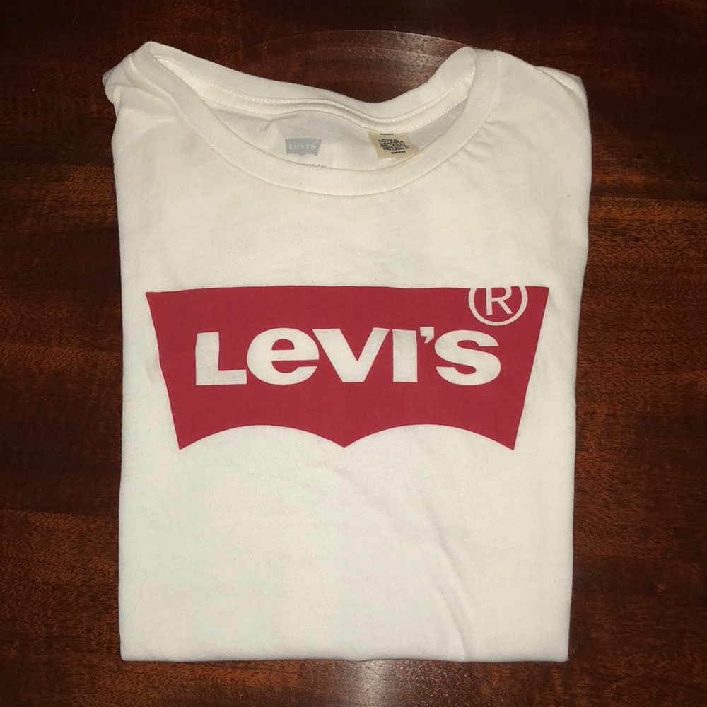 Levi’s t shirt
